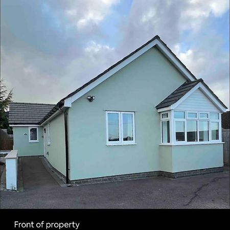Green 3 Bed Bungalow With En-Suite And Parking Felton  Екстериор снимка